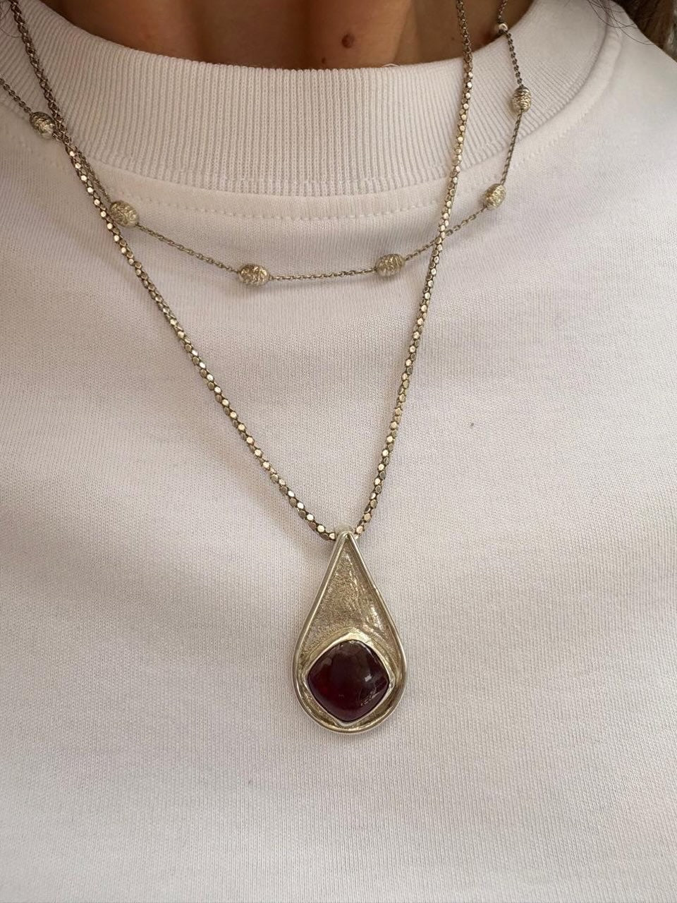 Dije de vidrio y plata