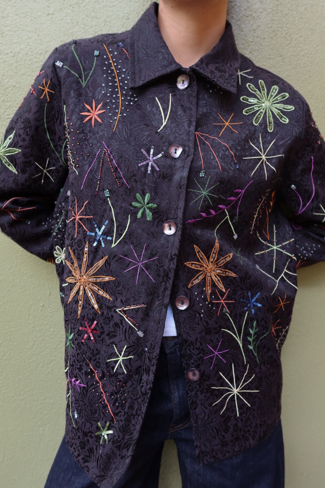Sobre camisa vintage con bordados y lentejuelas